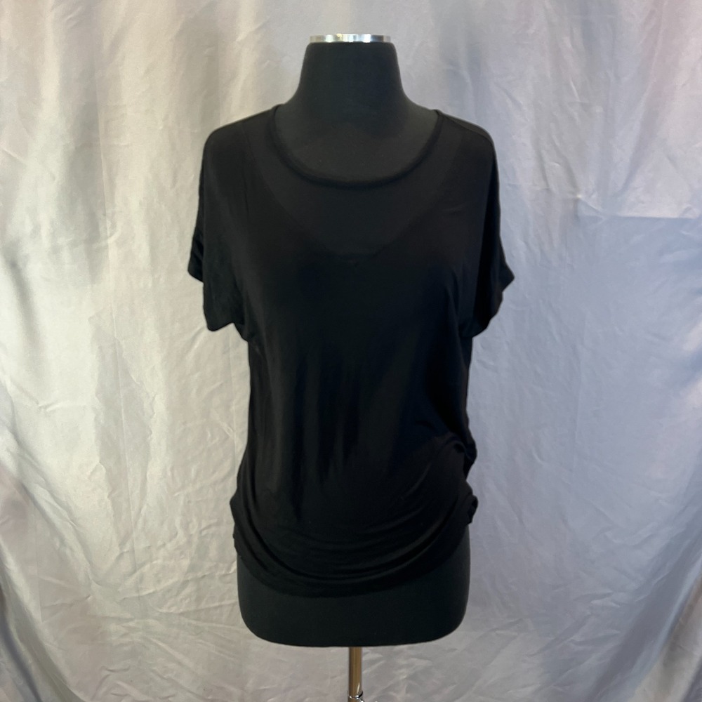 Tahari Blouse Top Womens Medium Black Straight Hem Cap Sleeve Crew Neck Everyday